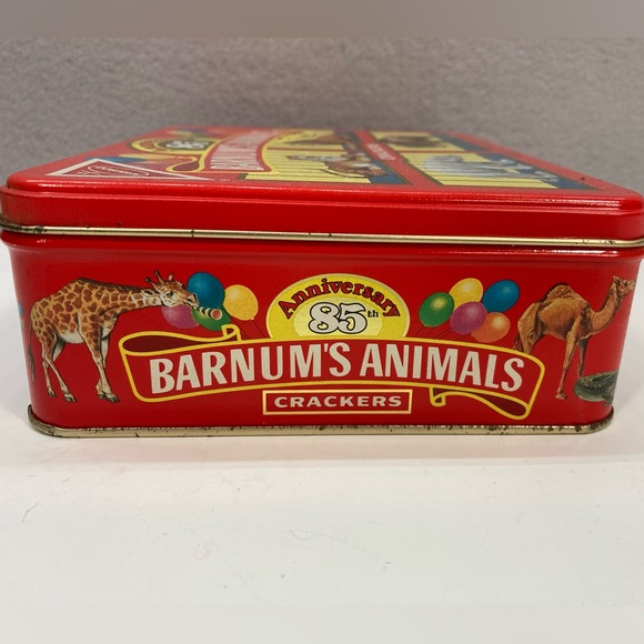 1979 & 1987 Barnum’s & Bailey Circus Animal Cracker Tins - Picture 4 of 16